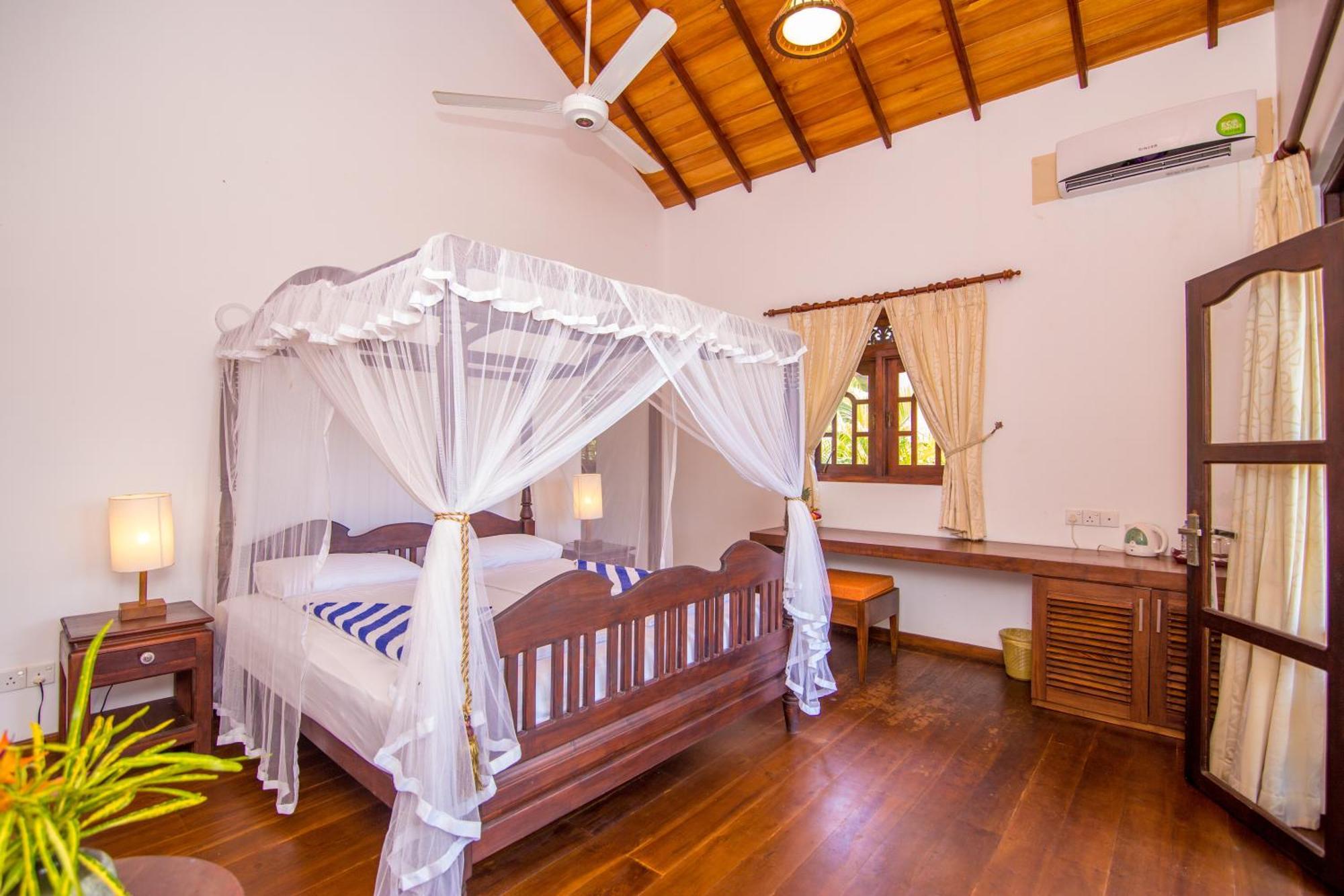 Lanka Beach Boutique Bungalows & Grand Villa Tangalle Exteriör bild